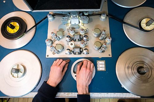 MIKAELA MACKENZIE / WINNIPEG FREE PRESS

Technical manager Dylan Baillie demonstrates an analogue editing machine for a photo at the Winnipeg Film Group space in Winnipeg on Tuesday, Feb. 4, 2020. For Declan Schroeder story.
Winnipeg Free Press 2019.