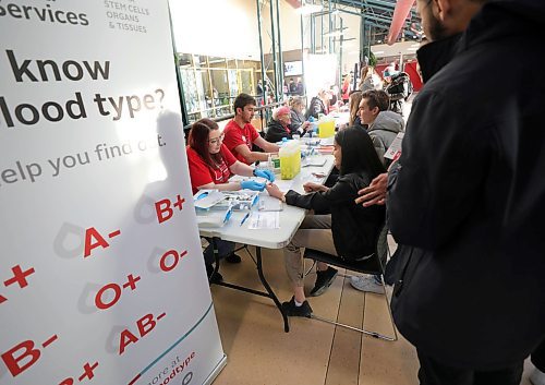 RUTH BONNEVILLE  /  WINNIPEG FREE PRESS 


Local - Standup
 Nex - Gen Lifeline, Canadian Blood Services Blood Typing at U of W

On Tuesday, Feb. 4, Canadian Blood Services and  University of Winnipeg student volunteer recruitment teams hosted a blood typing event to encourage students to join Canadas Lifeline and become blood donors. 

A booth was set up outside Riddell Hall, University of Winnipeg, where Students had their finger pricked in a safe, sterile process and learned their blood type and about the donation process. Students could also book appointments to give blood at  the donation event.  Over 110,000 new blood donors are needed in Canada this year to keep up with demand.


For more information on blood types visit https://blood.ca/en/blood/donating-blood/whats-my-blood-type.


Feb 4th, 2020
