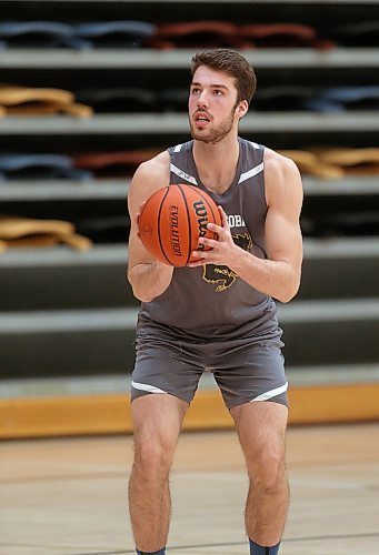 SHANNON VANRAES / WINNIPEG FREE PRESS
James Wagner of the Manitoba Bisons men's basketball team practices at Investors Group Athletic Centre at the University of Manitoba on February 4, 2020.