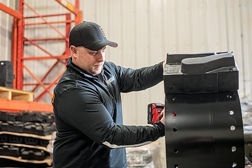 Mike Sudoma / Winnipeg Free Press
Evolution Wheel Owner, Derek Hird, bolts on his patented non marking tire segments onto a rim in the Evolution Tire Workshop Wednesday afternoon.
February 5, 2020
