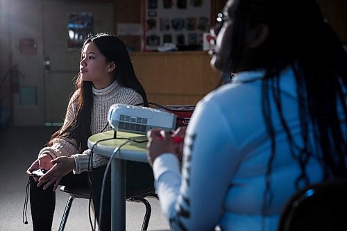 MIKAELA MACKENZIE / WINNIPEG FREE PRESS

Grade seven student Audrey Pusung plays a video game with the e-sports team at Archwood School in Winnipeg on Wednesday, Feb. 5, 2020. For Ben Waldman story.
Winnipeg Free Press 2019.