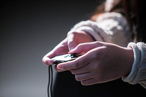 MIKAELA MACKENZIE / WINNIPEG FREE PRESS

Grade seven student Audrey Pusung plays a video game with the e-sports team at Archwood School in Winnipeg on Wednesday, Feb. 5, 2020. For Ben Waldman story.
Winnipeg Free Press 2019.