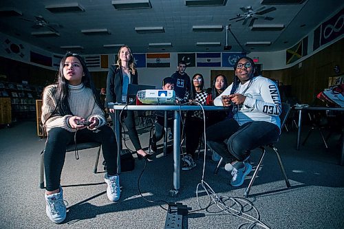 MIKAELA MACKENZIE / WINNIPEG FREE PRESS

Students at Archwood School play e-sports with teacher Melissa Burns in Winnipeg on Wednesday, Feb. 5, 2020. For Ben Waldman story.
Winnipeg Free Press 2019.