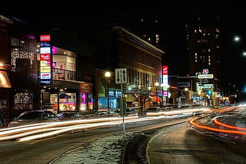 Mike Sudoma / Winnipeg Free Press
Traffic flows southbound and northbound on Osbourne St Wednesday night
February 5, 2020