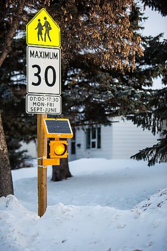 MIKAELA MACKENZIE / WINNIPEG FREE PRESS

A citizen-installed flashing light at Winnipeg Mennonite Elementary & Middle School in Winnipeg on Thursday, Feb. 6, 2020. For Ben Waldman story.
Winnipeg Free Press 2019.