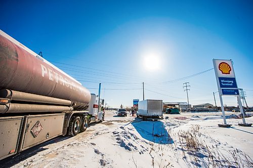 MIKAELA MACKENZIE / WINNIPEG FREE PRESS

Unifor picketers stop Co-op trucks from going into a Shell fuel terminal on Panet Road in Winnipeg on Thursday, Feb. 6, 2020. For Kevin Rollason story.
Winnipeg Free Press 2019.