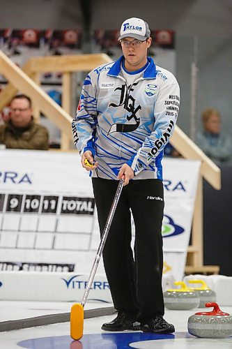 MIKE DEAL / WINNIPEG FREE PRESS
Skip Steve Irwin during his teams match against Team Chambers at Eric Coy Arena Thursday afternoon on day two of the 2020 Viterra Curling Championship.
200206 - Thursday, February 06, 2020.