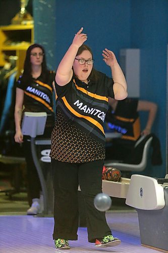 SHANNON VANRAES / WINNIPEG FREE PRESS
Special Olympics Team Manitoba five-pin bowler, Christine Hoffman, practices with her team at Billy Mosienko Lanes in Winnipeg on February 5, 2020.