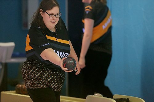SHANNON VANRAES / WINNIPEG FREE PRESS
Special Olympics Team Manitoba five-pin bowler, Christine Hoffman, practices with her team at Billy Mosienko Lanes in Winnipeg on February 5, 2020.