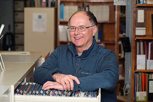 SHANNON VANRAES / WINNIPEG FREE PRESS
Gord McBean, past president of the Manitoba Genealogical Society, in the organization's office on February 5, 2020.