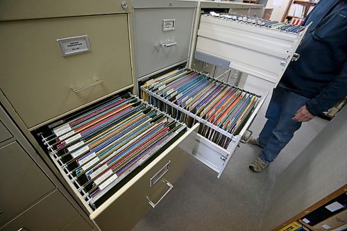 SHANNON VANRAES / WINNIPEG FREE PRESS
Colour-coded folders hold information about gravesite and cemeteries across the province at the Manitoba Genealogical Society. The folders were photographed at the organization's Winnipeg office on February 5, 2020.