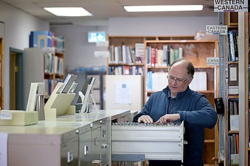 SHANNON VANRAES / WINNIPEG FREE PRESS
Gord McBean, past president of the Manitoba Genealogical Society, in the organization's office on February 5, 2020.