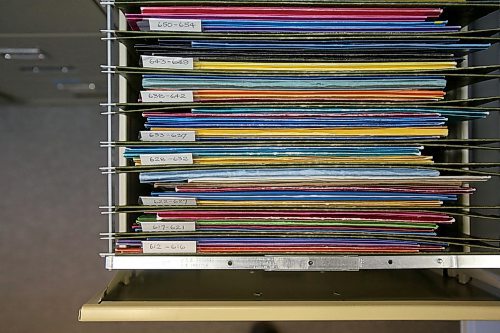 SHANNON VANRAES / WINNIPEG FREE PRESS
Colour-coded folders hold information about gravesite and cemeteries across the province at the Manitoba Genealogical Society. The folders were photographed at the organization's Winnipeg office on February 5, 2020.