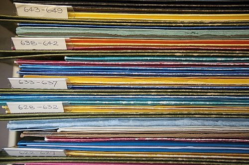 SHANNON VANRAES / WINNIPEG FREE PRESS
Colour-coded folders hold information about gravesite and cemeteries across the province at the Manitoba Genealogical Society. The folders were photographed at the organization's Winnipeg office on February 5, 2020.