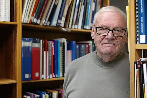 SHANNON VANRAES / WINNIPEG FREE PRESS
Jim Rutherford stands among shelves of research material at the Manitoba Genealogical Society on February 5, 2020.