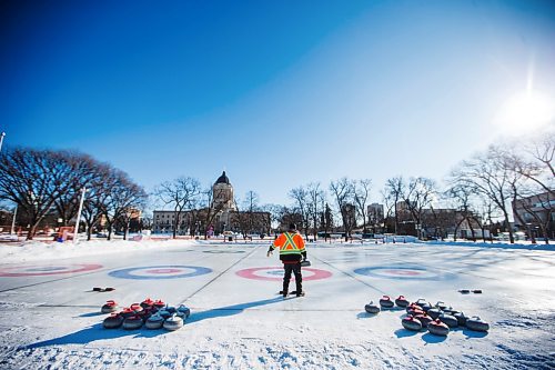 MIKAELA MACKENZIE / WINNIPEG FREE PRESS

Volunteer Mike Sokil throws some rocks for fun after setting up for the Ironman Outdoor Curling Bonspiel in Memorial Park in Winnipeg on Friday, Feb. 7, 2020. 
Winnipeg Free Press 2019.