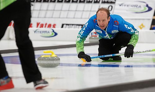 MIKE DEAL / WINNIPEG FREE PRESS
Skip Sean Grassie during his teams match against Team McEwen at Eric Coy Arena Friday morning on day three of the 2020 Viterra Curling Championship.
200207 - Friday, February 07, 2020.