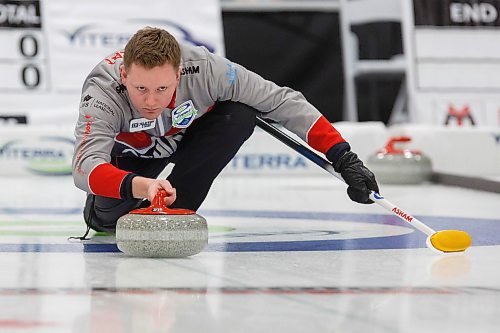 MIKE DEAL / WINNIPEG FREE PRESS
Skip Braden Calvert during his teams match against Team Lyburn at Eric Coy Arena Friday morning on day three of the 2020 Viterra Curling Championship.
200207 - Friday, February 07, 2020.