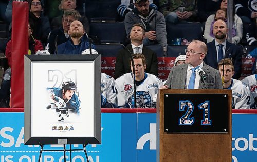 SHANNON VANRAES / WINNIPEG FREE PRESS
Jimmy Roy speaks to fans after the Manitoba Moose Hockey Club officially retired his number, 21, during a ceremony at Bell MTS Place on February 7, 2020.