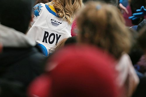 SHANNON VANRAES / WINNIPEG FREE PRESS
A woman wears a Jimmy Roy jersey at a Manitoba Moose game at Bell MTS Place on February 7, 2020. Jersey number 21 has officially been retired.