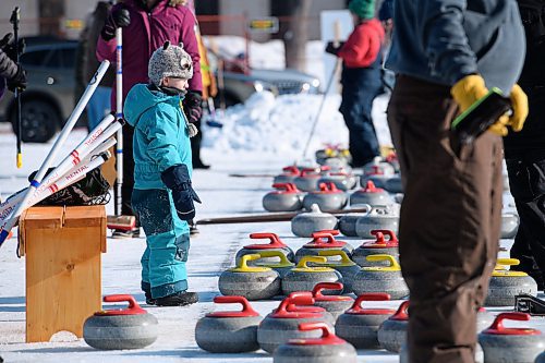 Mike Sudoma / Winnipeg Free Press
Darik Chopy takes in his first curling experience at the Ironman Outdoor Curling Bonspiel on Memorial Blvd Sunday morning.
February 9, 2020