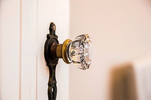 MIKAELA MACKENZIE / WINNIPEG FREE PRESS

Doorknob details at 68 Ash Street in River Heights in Winnipeg on Monday, Feb. 10, 2020. For Todd Lewys story.
Winnipeg Free Press 2019.