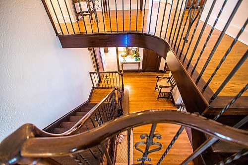 MIKAELA MACKENZIE / WINNIPEG FREE PRESS

The staircase at 68 Ash Street in River Heights in Winnipeg on Monday, Feb. 10, 2020. For Todd Lewys story.
Winnipeg Free Press 2019.