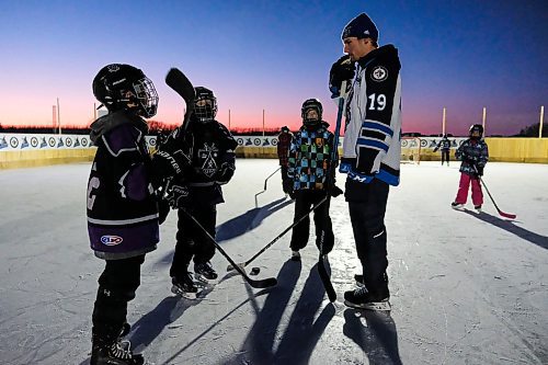 Daniel Crump / Winnipeg Free Press. Manitoba Moose forward David Gustafsson interacts with kids the Glawson family rink. February 10, 2020.
