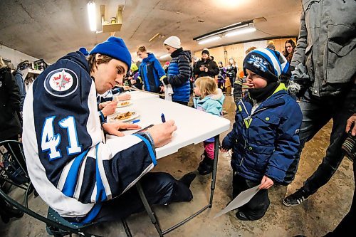 Daniel Crump / Winnipeg Free Press. Manitoba Moose centre Cole Maier signs an autograph for four-year-old Hendrix Vokey. February 10, 2020.