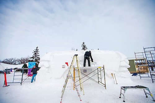 MIKAELA MACKENZIE / WINNIPEG FREE PRESS

Jaccques Boulet (left) and David MacNair sculpt an owl out of snow in preparation for Festival du Voyageur in Winnipeg on Tuesday, Feb. 11, 2020. Standup.
Winnipeg Free Press 2019.