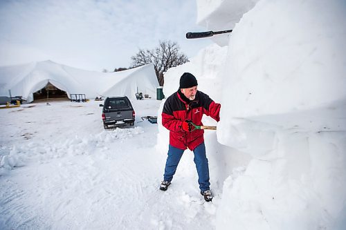 MIKAELA MACKENZIE / WINNIPEG FREE PRESS

Snow sculptor Gary Tessier works on the designs around the snow slides in preparation for Festival du Voyageur in Winnipeg on Tuesday, Feb. 11, 2020. Standup.
Winnipeg Free Press 2019.