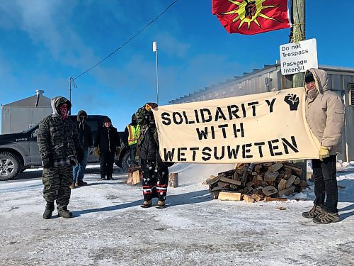 Danielle DaSilva / Winnipeg Free Press
Demonstrators block a portion of the Canadian National rail line just north of Wilkes in Diamond, MB, Wednesday morning. The blockade, about 25 kilometres from Winnipeg, is in solidarity with ongoing efforts to block a pipeline on traditional Wetsuweten territory in British Columbia. 
200212 - Wednesday, February 12, 2020.