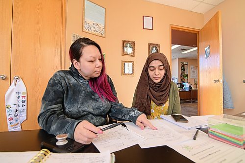 Mike Sudoma / Winnipeg Free Press
Youth Coordinator, Trisha North (left) and Sarah Parker (right of the Islamic Social Services Association discuss plans for this Sundays Longing for Belonging event which focuses on bringing Aboriginal and Muslim together.
February 13, 2020