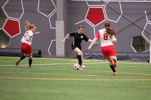 Mike Sudoma / Winnipeg Free Press
Amélie Hasker of Winakwa Community Club U16G, makes her way past Hanover Fusion defence Thursday evening during their game at the Golden Boy Tournament held at the Duckworth Centre.
February 13, 2020