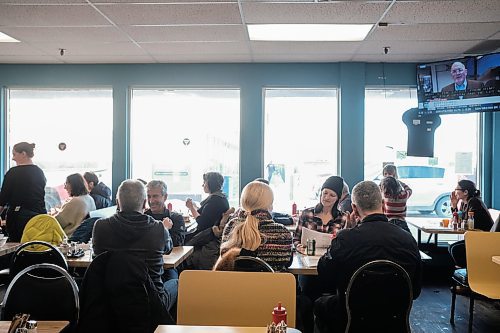Mike Sudoma / Winnipeg Free Press
Patrons enjoy lunch at Bernsteins Deli on Corydon Avenue Thursday afternoon
February 13, 2020