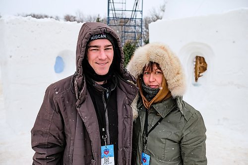 Daniel Crump / Winnipeg Free Press. Snow sculptors Jaime Black (right) and Nik Black (left) are first time sculptors at Festival du Voyageur. February 15, 2020.