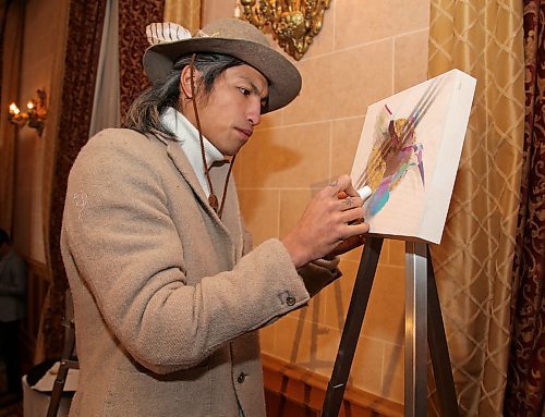 JASON HALSTEAD / WINNIPEG FREE PRESS

Artist Nereo Eugenio works on paintings at the Future Leaders of Manitoba's 12th annual awards ceremony on Jan. 30, 2020, at the Fort Garry Hotel. (See Social Page)