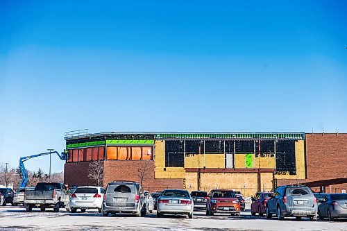 MIKAELA MACKENZIE / WINNIPEG FREE PRESS

Construction at the ex-Sears space at St. Vital Centre, which will be partially filled by Marshalls and HomeSense, in Winnipeg on Wednesday, Feb. 19, 2020. For biz story.
Winnipeg Free Press 2019.