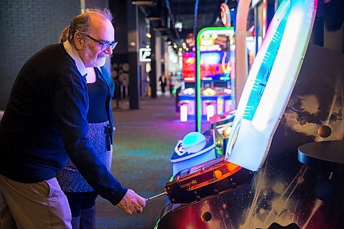 MIKAELA MACKENZIE / WINNIPEG FREE PRESS

Free Press reporter Randall King tries out arcade games at The Rec Room entertainment centre in Winnipeg on Wednesday, Feb. 19, 2020. For Randall/Erin/Frances story.
Winnipeg Free Press 2019.