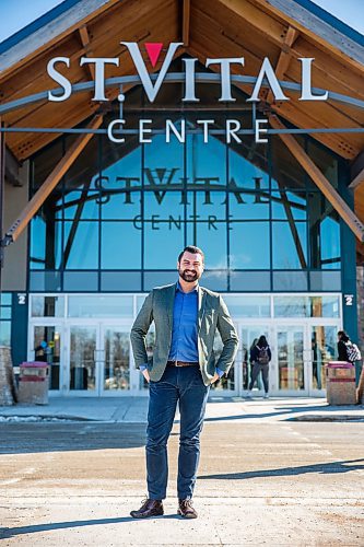 MIKAELA MACKENZIE / WINNIPEG FREE PRESS

Kyle Waterman, general manager of St. Vital Centre, poses for a portrait in front of the mall in Winnipeg on Wednesday, Feb. 19, 2020. For biz story.
Winnipeg Free Press 2019.