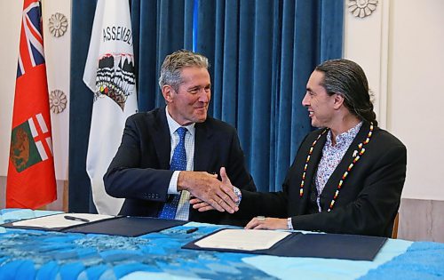 MIKE DEAL / WINNIPEG FREE PRESS
AMC Grand Chief Arlen Dumas and Premier Brian Pallister during the signing ceremony of a memorandum of understanding to formalize an agreement on the transfer of the provinces northern airports and marine operations to First Nations ownership and operation, Thursday morning in the Manitoba Legislative building. 
200220 - Thursday, February 20, 2020