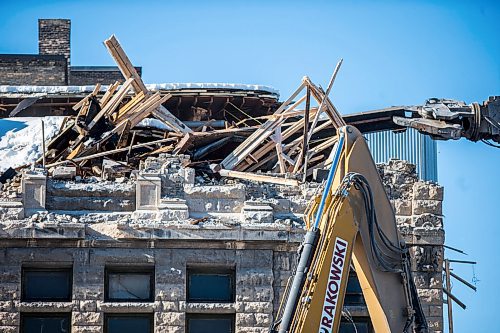 MIKAELA MACKENZIE / WINNIPEG FREE PRESS

Crews demolish the 110-year-old Thomas Scott Memorial Orange Hall at 216 Princess St. in Winnipeg on Thursday, Feb. 20, 2020. Standup.
Winnipeg Free Press 2019.