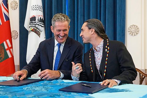 MIKE DEAL / WINNIPEG FREE PRESS
AMC Grand Chief Arlen Dumas and Premier Brian Pallister during the signing ceremony of a memorandum of understanding to formalize discussions toward an agreement on the transfer of the provinces northern airports and marine operations to First Nations ownership and operation, Thursday morning in the Manitoba Legislative building.  
200220 - Thursday, February 20, 2020.