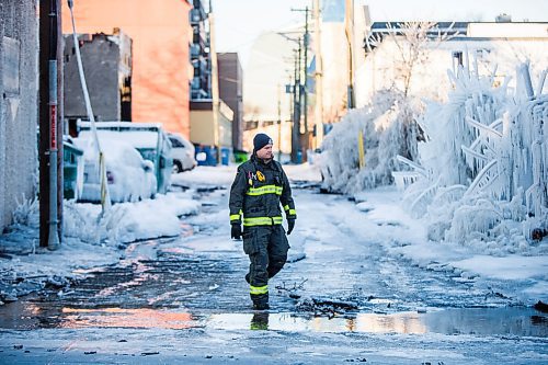 MIKAELA MACKENZIE / WINNIPEG FREE PRESS

Crews clean up after a fire at an auto shop at 169 Provencher in Winnipeg on Friday, Feb. 21, 2020. Standup.
Winnipeg Free Press 2019.