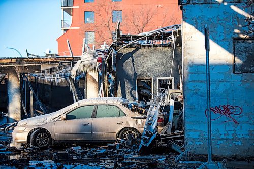 MIKAELA MACKENZIE / WINNIPEG FREE PRESS

Crews clean up after a fire at an auto shop at 169 Provencher in Winnipeg on Friday, Feb. 21, 2020. Standup.
Winnipeg Free Press 2019.