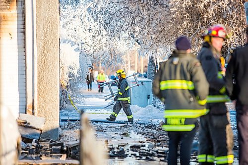 MIKAELA MACKENZIE / WINNIPEG FREE PRESS

Crews clean up after a fire at an auto shop at 169 Provencher in Winnipeg on Friday, Feb. 21, 2020. Standup.
Winnipeg Free Press 2019.