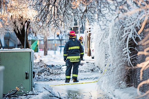 MIKAELA MACKENZIE / WINNIPEG FREE PRESS

Crews clean up after a fire at an auto shop at 169 Provencher in Winnipeg on Friday, Feb. 21, 2020. Standup.
Winnipeg Free Press 2019.