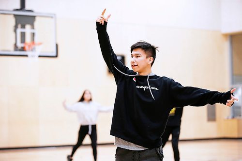 JOHN WOODS / WINNIPEG FREE PRESS
Solomon Harper instructs the students at the Outside Looking In hiphop dance class at Southeast Collegiate in Winnipeg Thursday, February 20, 2020. The dance program encourages students to stay in school and graduate. Students can also earn a credit by participating every week.

Reporter: Macintosh