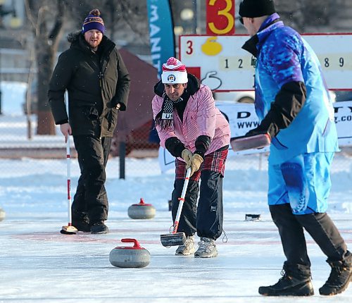 JASON HALSTEAD / WINNIPEG FREE PRESS

Richard Lazarowich of the Silicon Valley Hacks team delivers a shot at the 19th annual Ironman Outdoor Curling Bonspiel on Feb. 8, 2020 in Memorial Park. (See Social Page)