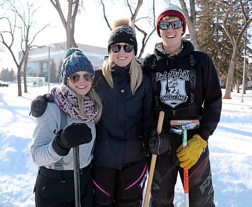 JASON HALSTEAD / WINNIPEG FREE PRESS

From left, members of the Rolling Rocks team Kaitlyn Telenko, Maddi Minarik and Markus Minarik at the 19th annual Ironman Outdoor Curling Bonspiel on Feb. 9, 2020 in Memorial Park. (See Social Page)